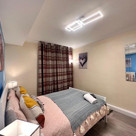 לונדון Posh 2-Bedroom, Living Room, Kitchen & 1.5 Bathroom מראה חיצוני תמונה