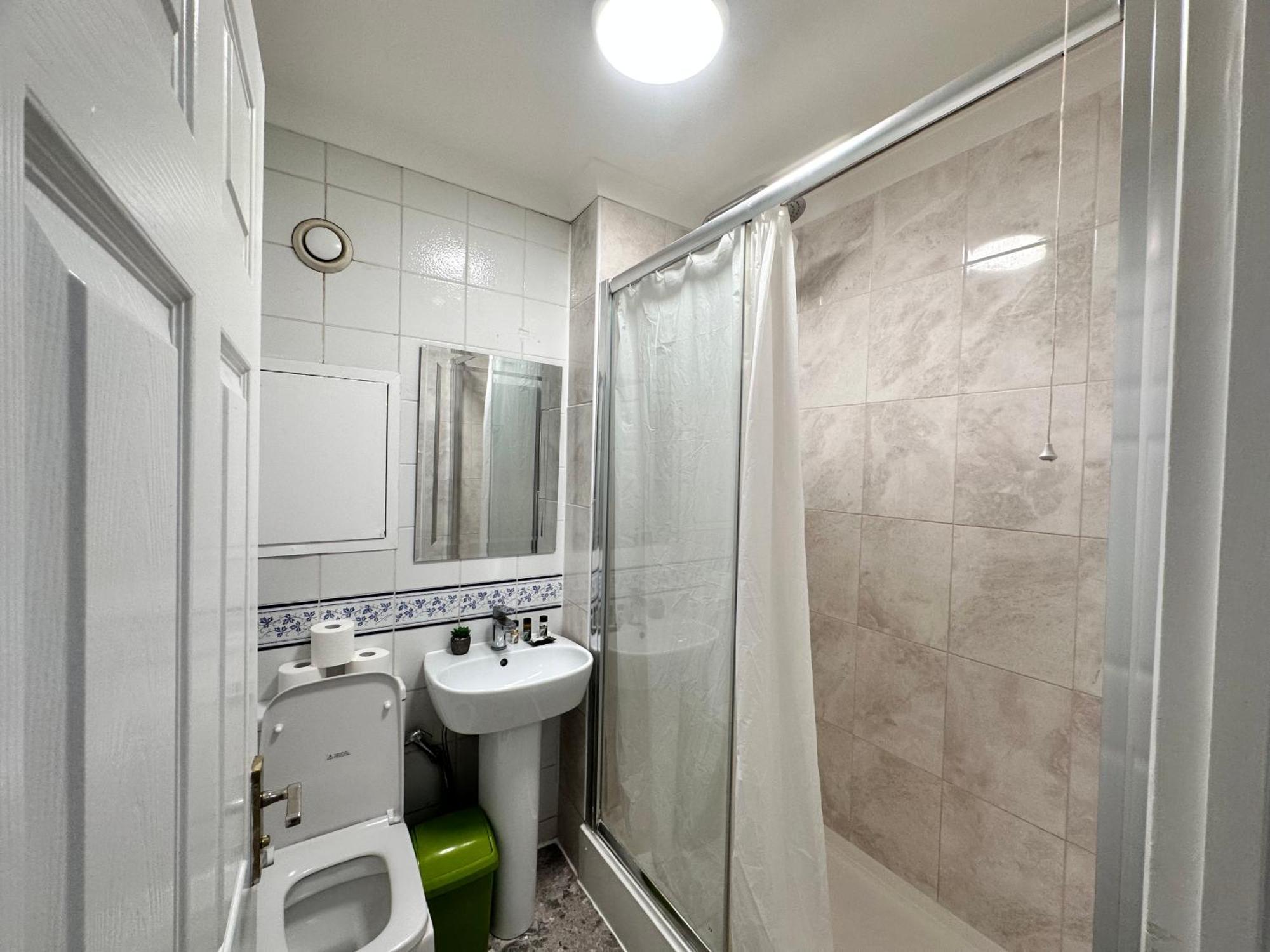 לונדון Posh 2-Bedroom, Living Room, Kitchen & 1.5 Bathroom מראה חיצוני תמונה