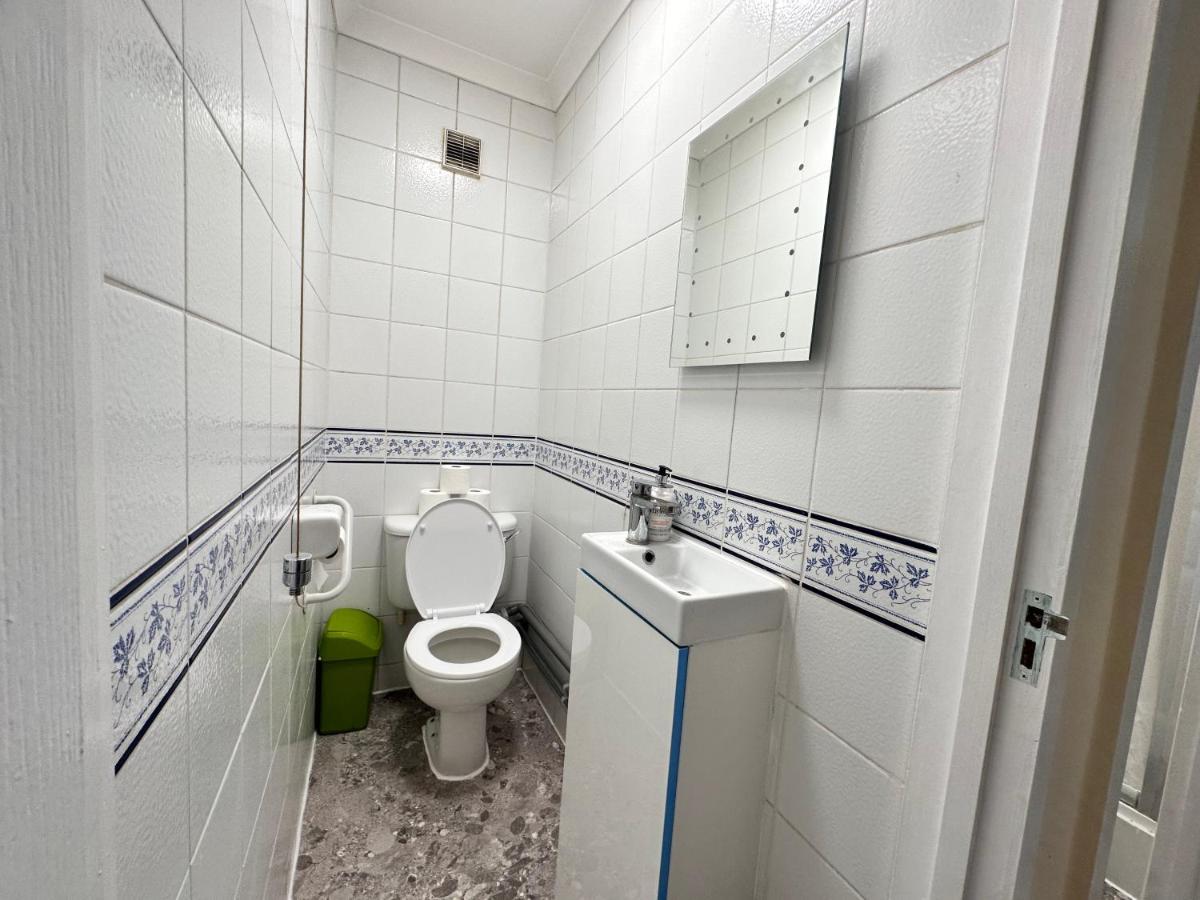לונדון Posh 2-Bedroom, Living Room, Kitchen & 1.5 Bathroom מראה חיצוני תמונה