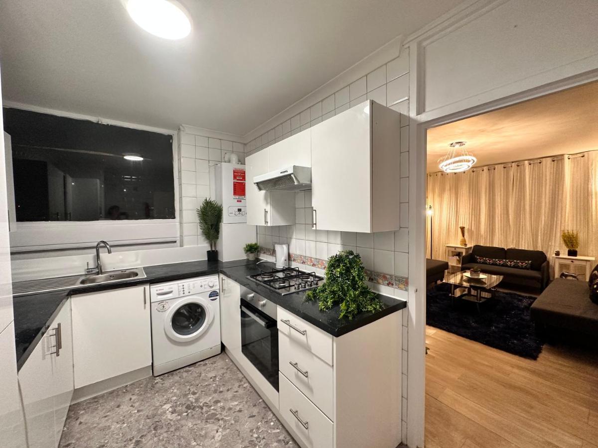 לונדון Posh 2-Bedroom, Living Room, Kitchen & 1.5 Bathroom מראה חיצוני תמונה