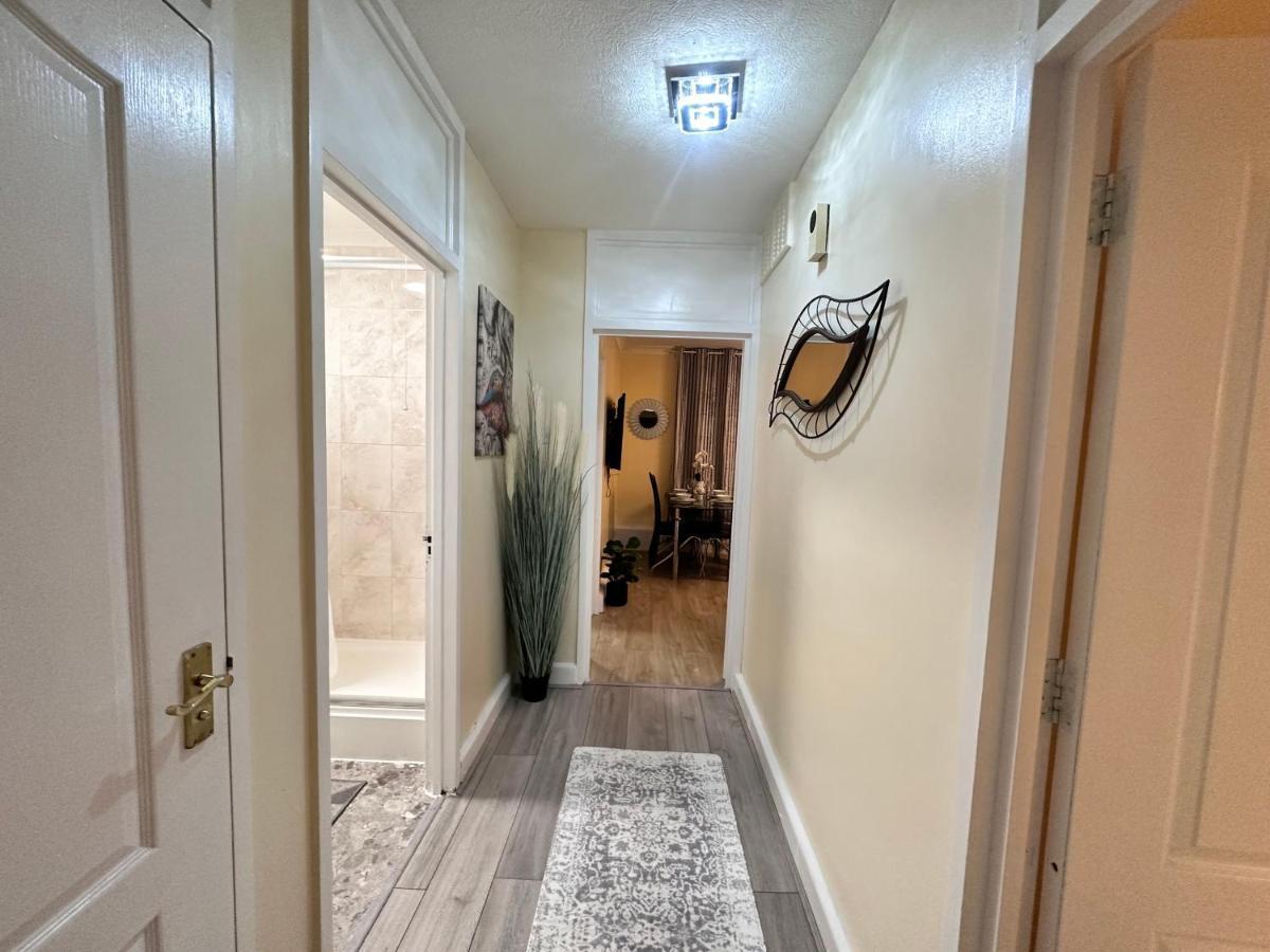 לונדון Posh 2-Bedroom, Living Room, Kitchen & 1.5 Bathroom מראה חיצוני תמונה