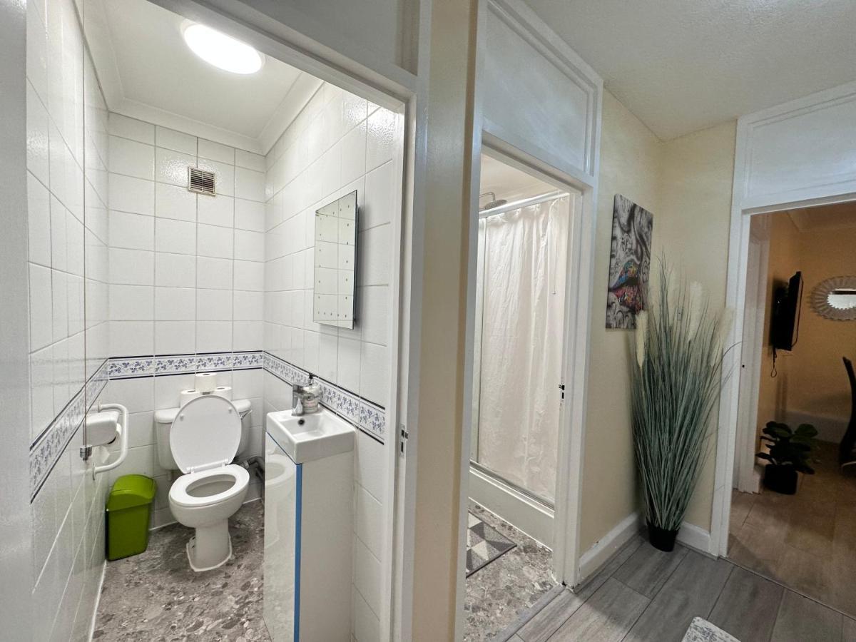 לונדון Posh 2-Bedroom, Living Room, Kitchen & 1.5 Bathroom מראה חיצוני תמונה