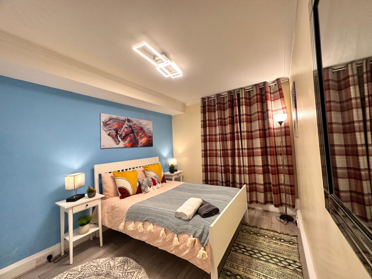 לונדון Posh 2-Bedroom, Living Room, Kitchen & 1.5 Bathroom מראה חיצוני תמונה